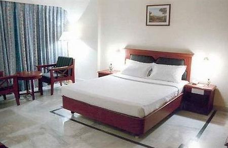 The Vijay Park Hotel Madras Buitenkant foto